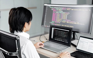 昌乐 ,php声明和调用变量的符号是什么？